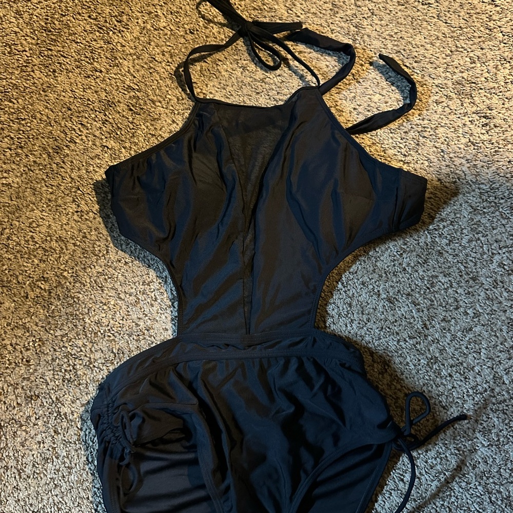 Cupshe Black One-Piece Swimsuit with Halter Tie